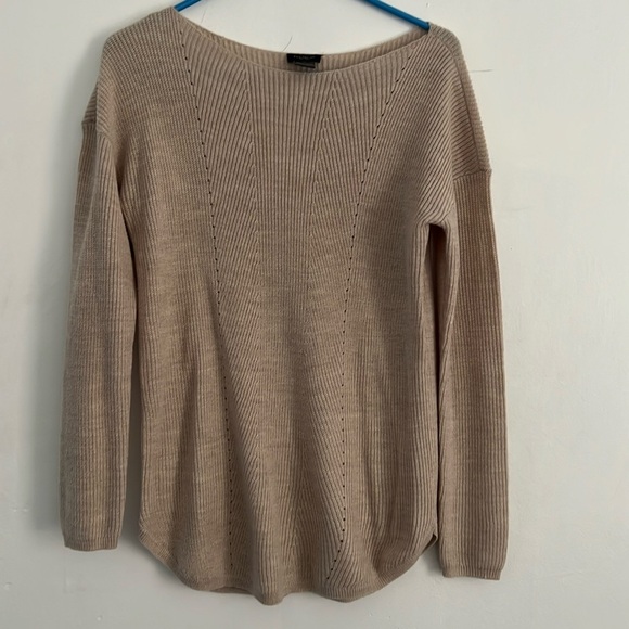 ANN TAYLOR‎ FACTORY Shimmer Knit Sweater
Long sleeve top - Picture 1 of 5